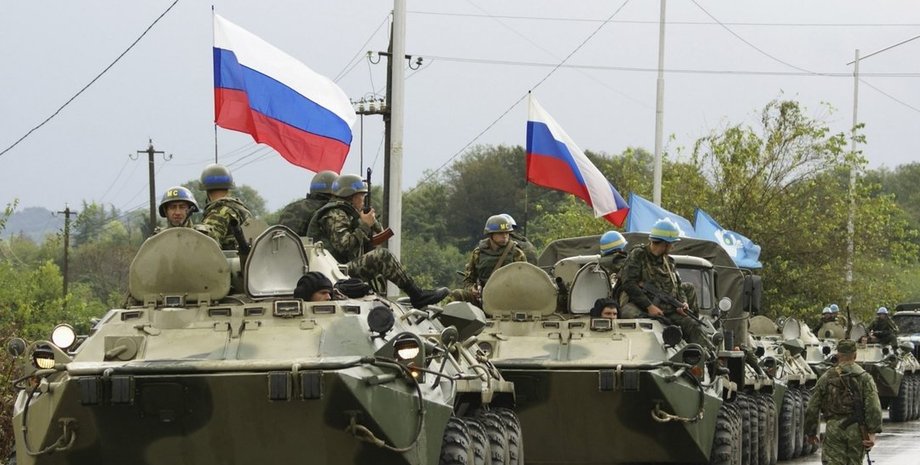 российские военные на бтр