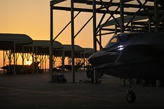 Иран провел новые атаки на американские и израильские базы