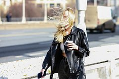 Москвичей предупредили об опасностях из-за сильного ветра