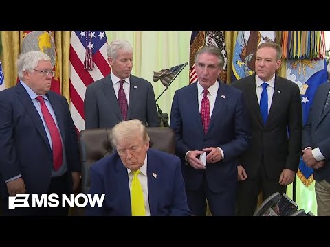 Дональда Трампа часто ловят спящим