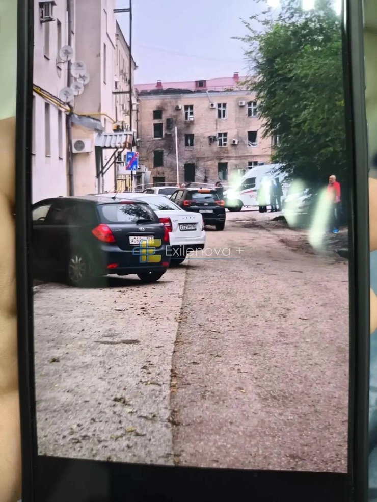 Фото здания избирательной комиссии в Самаре после удара дрона 11 сентября